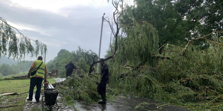 Ураган пронісся вулицями Заліщиків