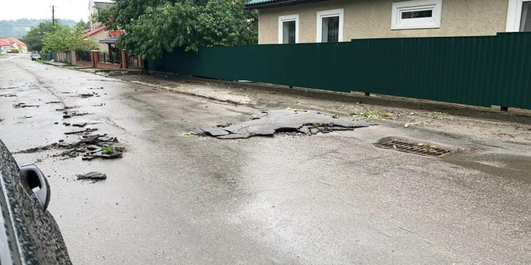 Ураган пронісся вулицями Заліщиків