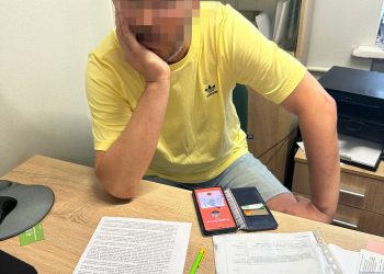 Викрили тернополянина, який за 10 тис. доларів допомагав “відкосити” від служби у ЗСУ