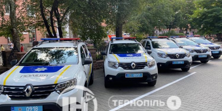 Нові автівки отримали поліцейські офіцери громад на Тернопільщині