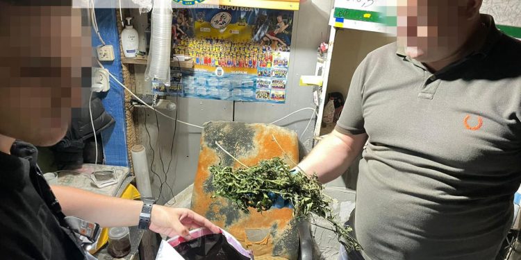 Зловмисник з Дніпра залучив до наркобізнесу неповнолітнього з Тернопільщини