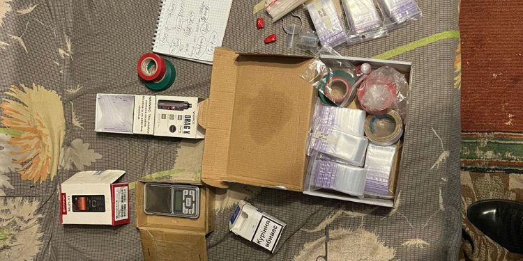 Зловмисник з Дніпра залучив до наркобізнесу неповнолітнього з Тернопільщини