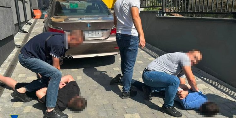 Депутат на Тернопільщині обіцяв допомогти працівникам військкомату уникнути відряджень на фронт