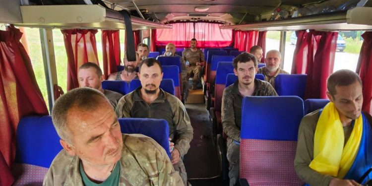 22 українських воїнів повернулися додому з російського полону