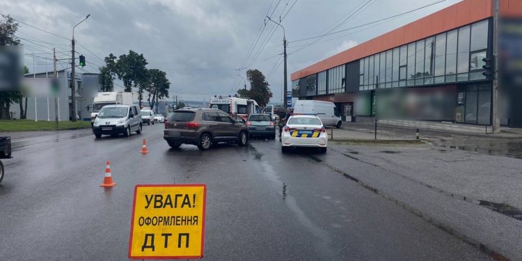 В аварії на Микулинецькій травмувалися люди