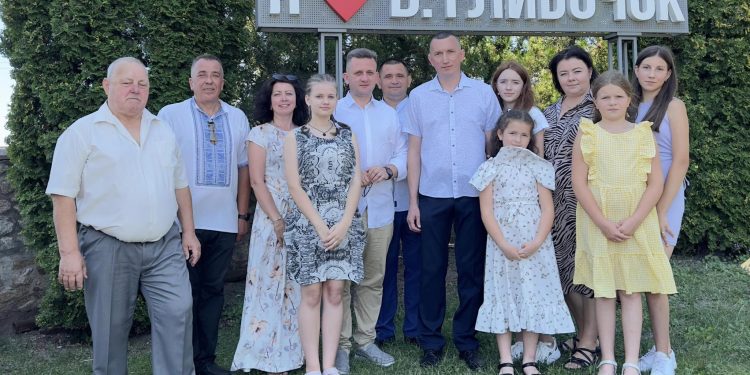 Як після полону зустріли воїна у селі на Тернопільщині (ФОТО)