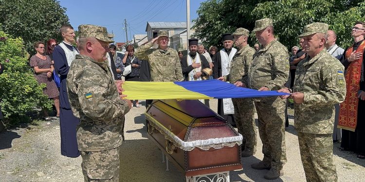 Із захисником Андрієм Решетняком попрощалися у Підволочиській громаді