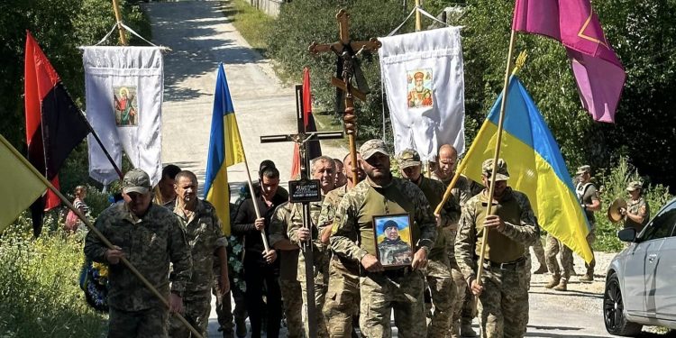 Із захисником Андрієм Решетняком попрощалися у Підволочиській громаді