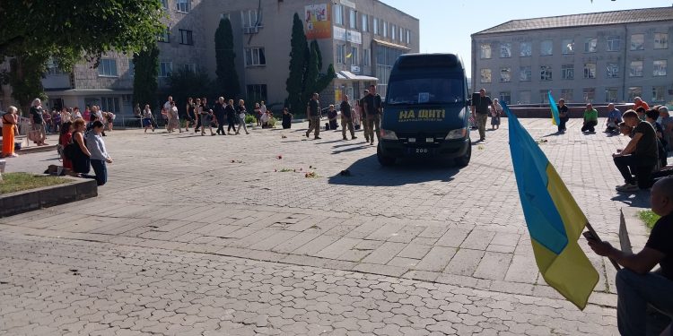 Із військовим Любомиром Люзним прощаються у Борщівській громаді