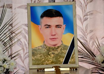 Із військовим Романом Шпуняром попрощалися у Бучацькій громаді