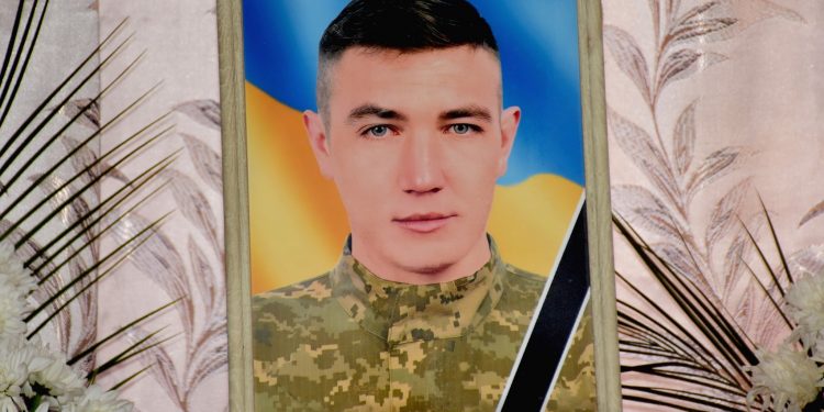 Із військовим Романом Шпуняром попрощалися у Бучацькій громаді