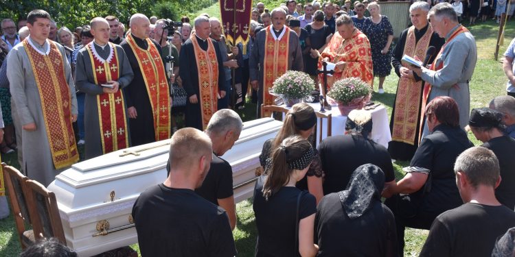 Із військовим Романом Шпуняром попрощалися у Бучацькій громаді