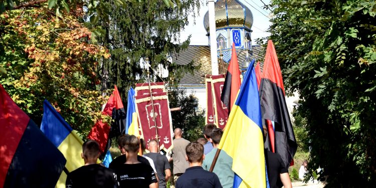 Із військовим Романом Шпуняром попрощалися у Бучацькій громаді