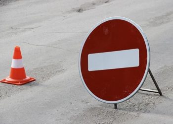 Через ремонт частково перекрили рух транспорту на вул. Євгена Коновальця в Тернополі