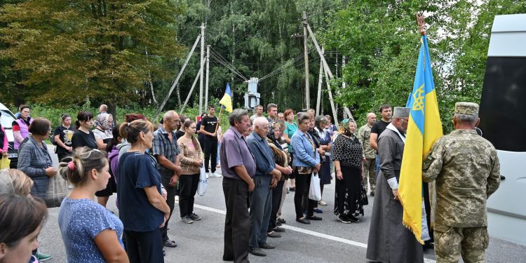 Із військовим Віктором Якубовським попрощалися у Лановецькій громаді