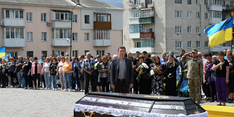 Із військовим Віктором Якубовським попрощалися у Лановецькій громаді