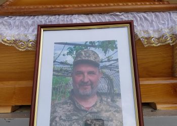 Із військовим Євгеном Махаринцем прощаються у Борщівській громаді
