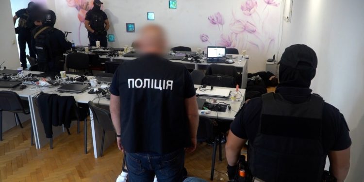 Привласнили космічну суму: шахраї видурювали гроші в літніх українців