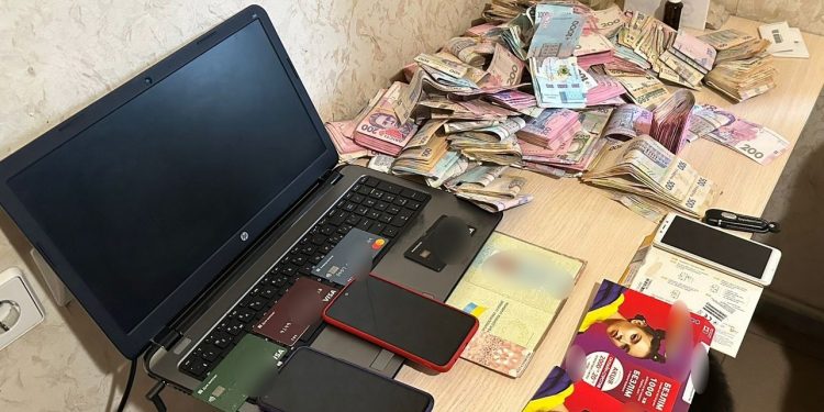 Привласнили космічну суму: шахраї видурювали гроші в літніх українців