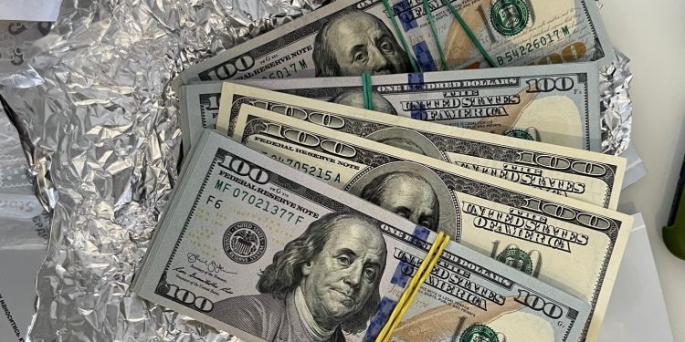 Привласнили космічну суму: шахраї видурювали гроші в літніх українців