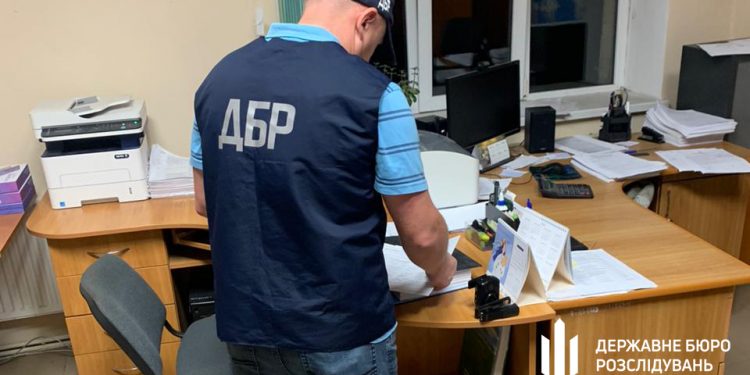 Щомісячні хабарі вимагав від підприємства посадовець Держпродспоживслужби на Тернопільщині