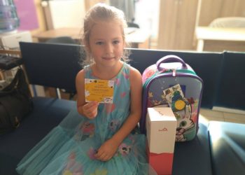 Канцелярське приладдя отримали першокласники у тернопільському центрі “ЯМаріуполь”