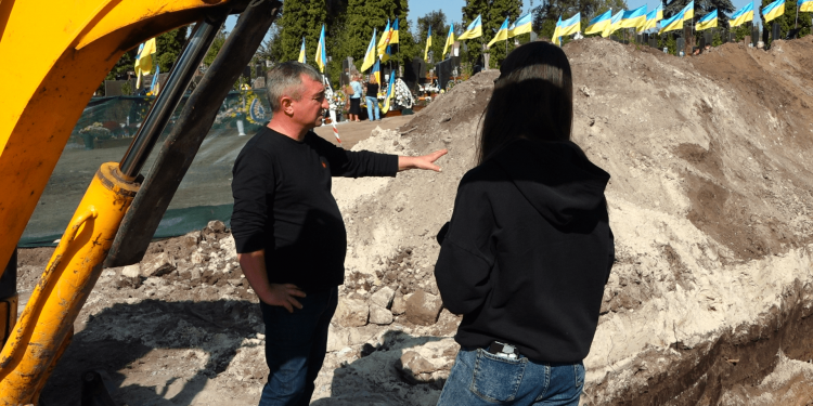 Другий етап ексгумації радянських солдат триває на Микулинецькому цвинтарі у Тернополі