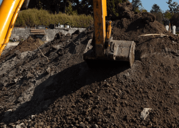 Другий етап ексгумації радянських солдат триває на Микулинецькому цвинтарі у Тернополі