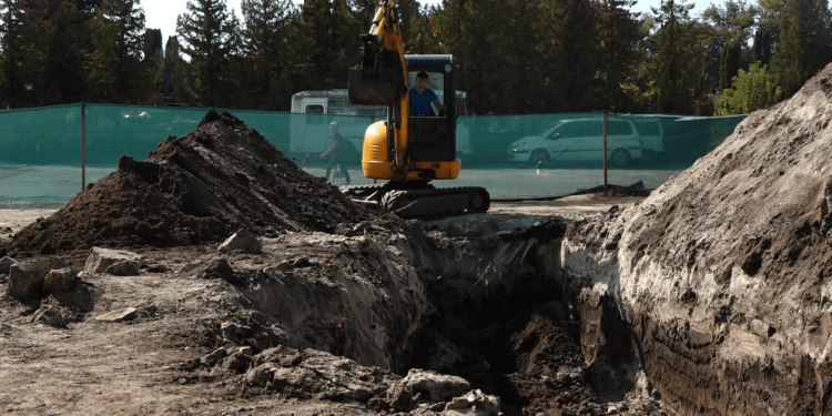 Другий етап ексгумації радянських солдат триває на Микулинецькому цвинтарі у Тернополі