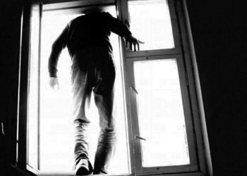 Молодик випав з вікна багатоповерхівки в Тернополі