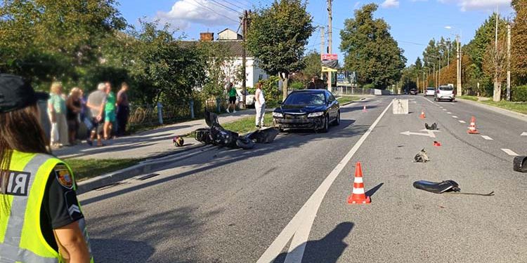 Автомобіль і мопед зіткнулися в Бережанах