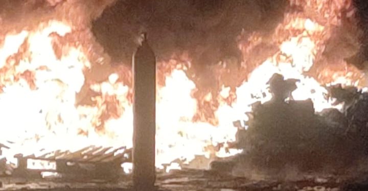 Горіли залишки пінопласту: повторна пожежа виникла на тернопільському заводі