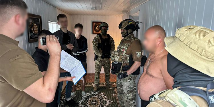 Викрили двох зловмисників на Тернопільщині, які допомагали чоловікам втікати до Румунії