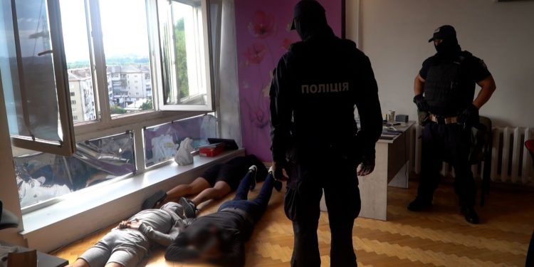 Привласнили космічну суму: шахраї видурювали гроші в літніх українців