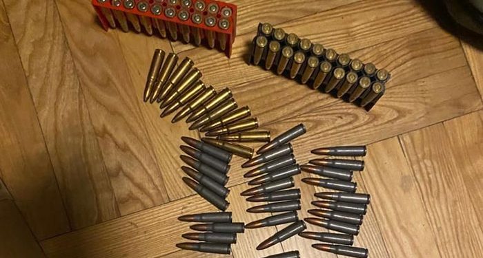 Боєприпаси та зброю виявили поліцейські вдома у тернополянина