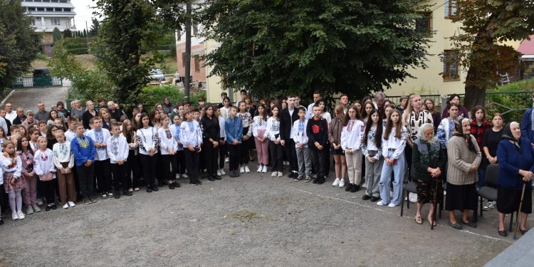 Меморіальну дошку воїну Івану Плішці відкрили у Бучацькій громаді