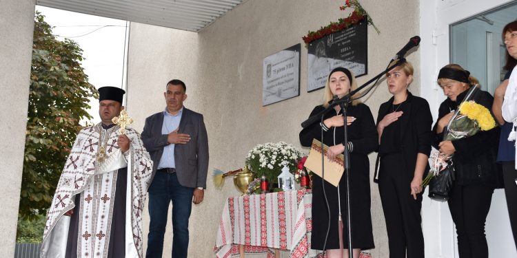 Меморіальну дошку воїну Івану Плішці відкрили у Бучацькій громаді