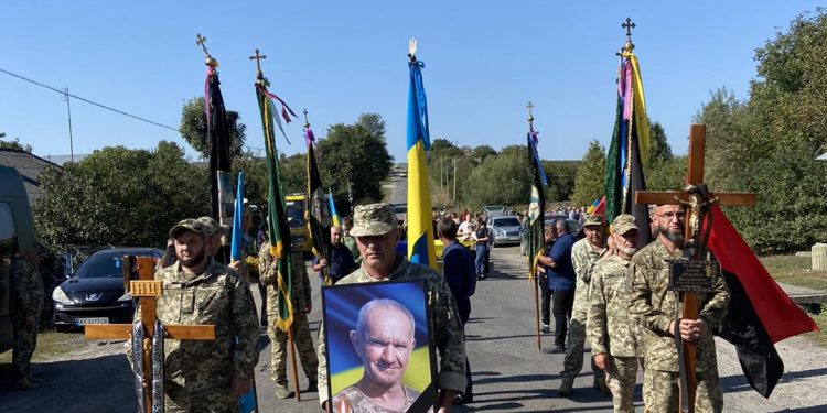 Із воїном Михайлом Бойком попрощалися у Саранчуківській громаді
