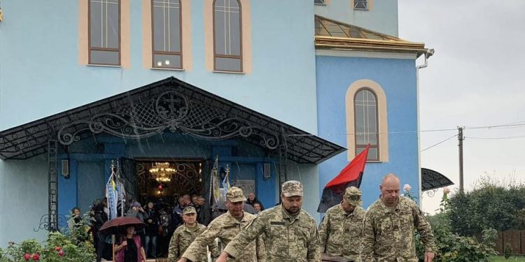 Із військовим Петром Калинієм попрощалися у Саранчуківській громаді