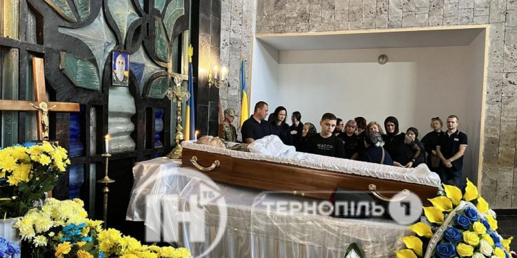 Із героєм Сергієм Козаком прощаються у Тернополі