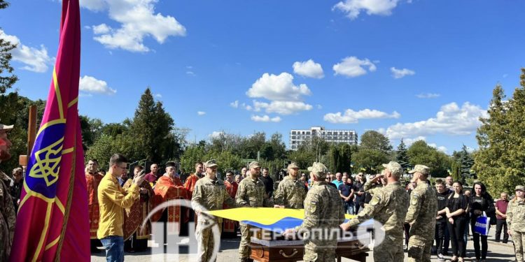 Із героєм Сергієм Козаком прощаються у Тернополі
