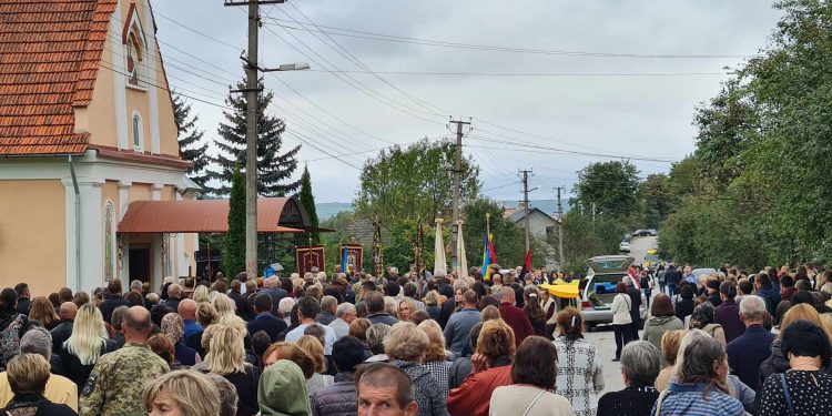 Із військовим Тарасом Лещуком попрощалися у Бережанській громаді