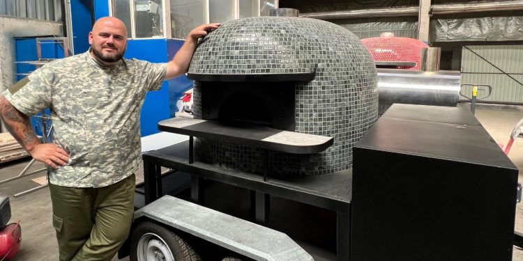 Знаний піцайоло з Чорткова готуватиме страви для захисників