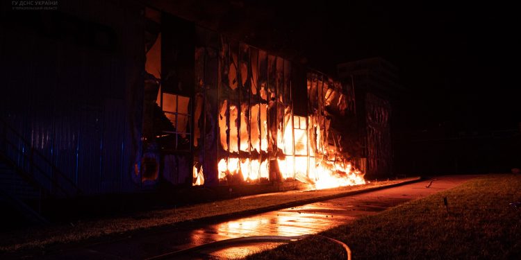 Пожежа на заводі з пінопласту виникла у Тернополі