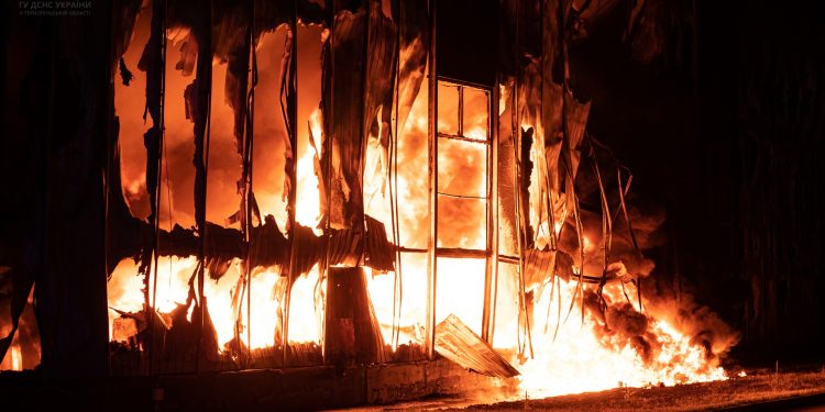 Пожежа на заводі з пінопласту виникла у Тернополі