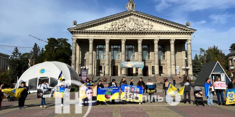 Акцію на підтримку полонених захисників Маріуполя організували в Тернополі