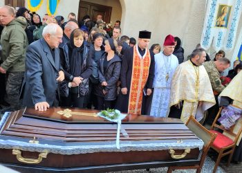 Із воїном Володимиром Бобиком попрощалися у Хоростківській громаді