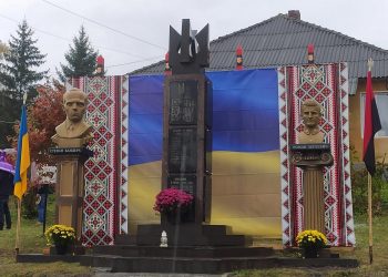 Монументи Роману Шухевичу та Степану Бандері встановили у Бишках Козівської громади