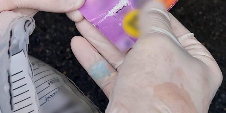 Двох чоловіків із наркотиками виявили правоохоронці на вулицях Тернополя