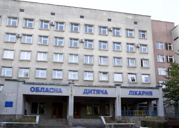 Жителька Тернопільщини, яка звинувачує лікарів у знущанні під час пологів розповіла про стан малюка